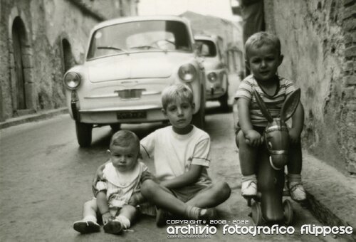 bambini-in-via-Matteotti-1966